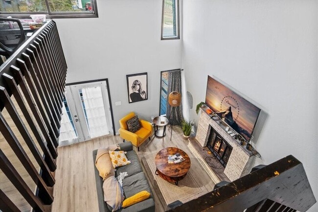 Building Photo - 1150 Country Club Dr