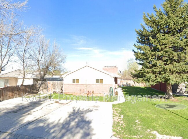 Building Photo - 3737 3325 W