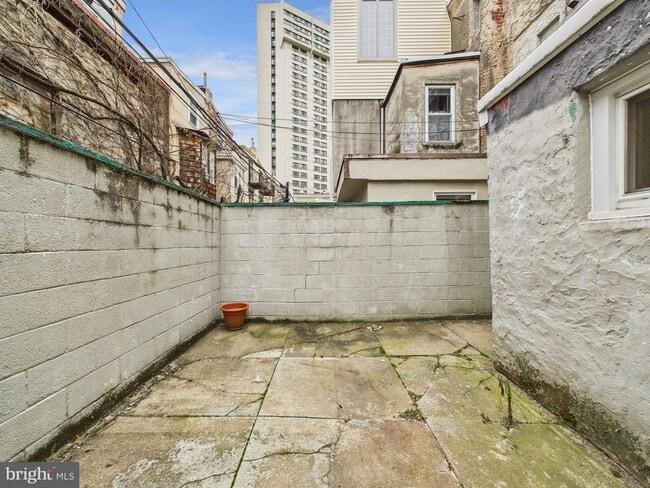 Building Photo - 1825 Carlton St