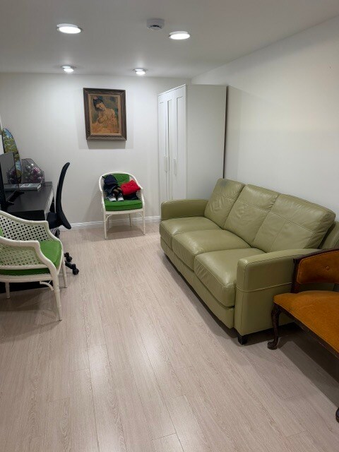 Building Photo - 9406 Via Patricia