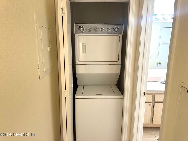 Building Photo - 1655 The Greens Way