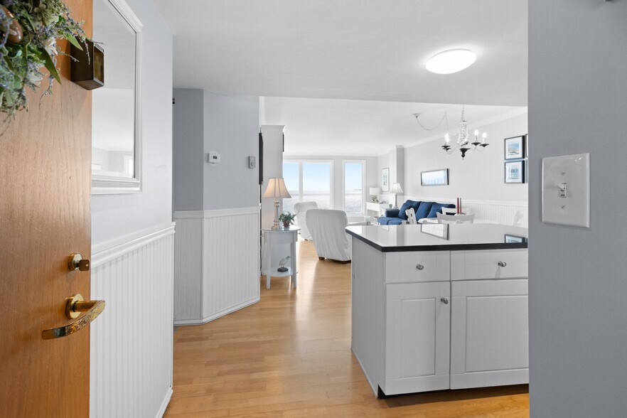 Building Photo - 1 Seacliff Ave