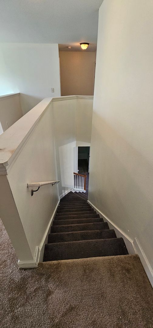 Building Photo - Commanding Curb Appeal, Conveniently Place