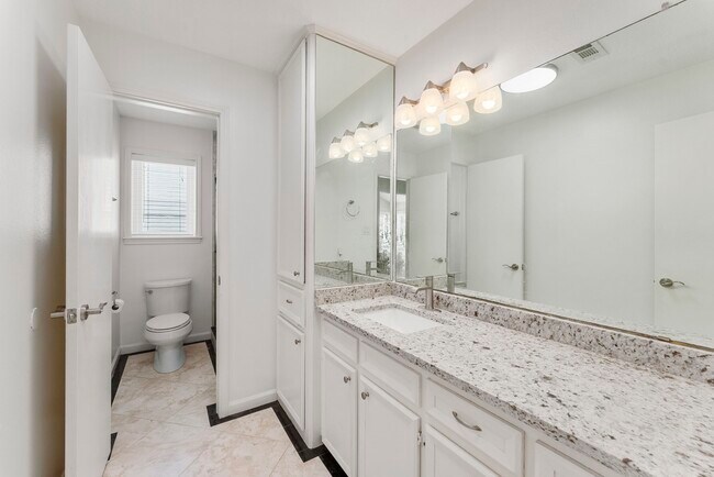 Building Photo - 3920 Brookhaven Dr