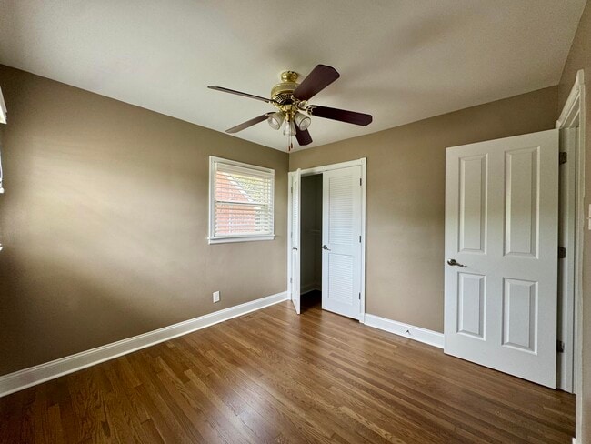 Building Photo - 2564 Millbrook Dr