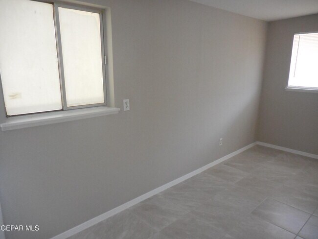 Building Photo - 3608 Sheppard Ave