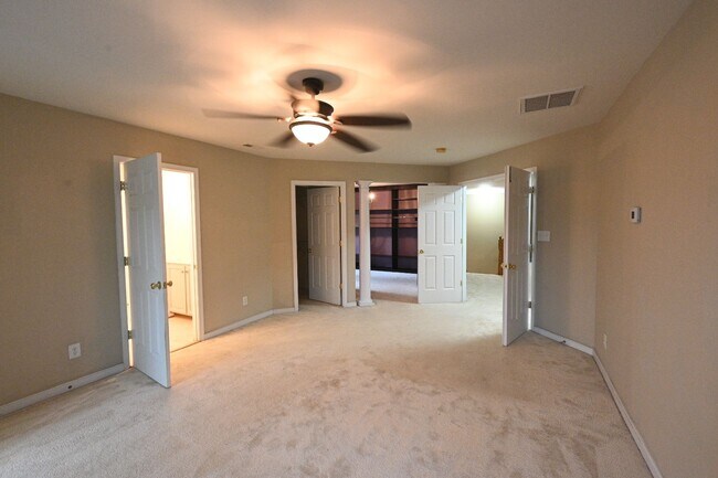 Building Photo - Gorgeous Charter Colony Cul-de-Sac Home: 4 Bed, 2.5 Bath Home with Screened-In Porch