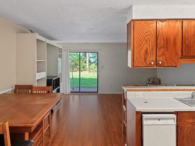 Building Photo - 3007 Huntleigh Dr