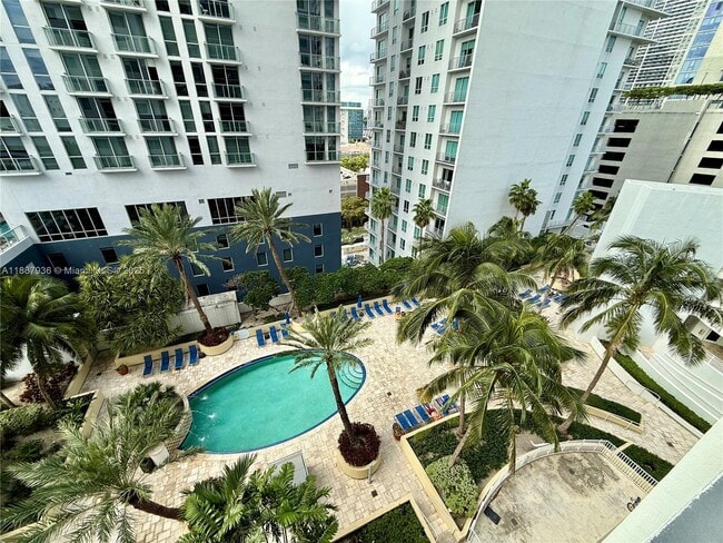 Building Photo - 253 NE 2nd St