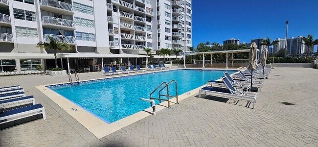 Building Photo - 18081 Biscayne Blvd