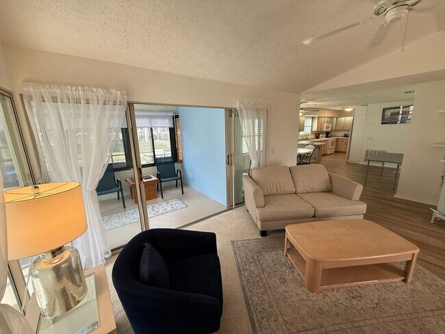 Building Photo - Welcome home to this bright, beautifully maintained 2-bedroom, 2-bath Stonecrest home, offered mo...