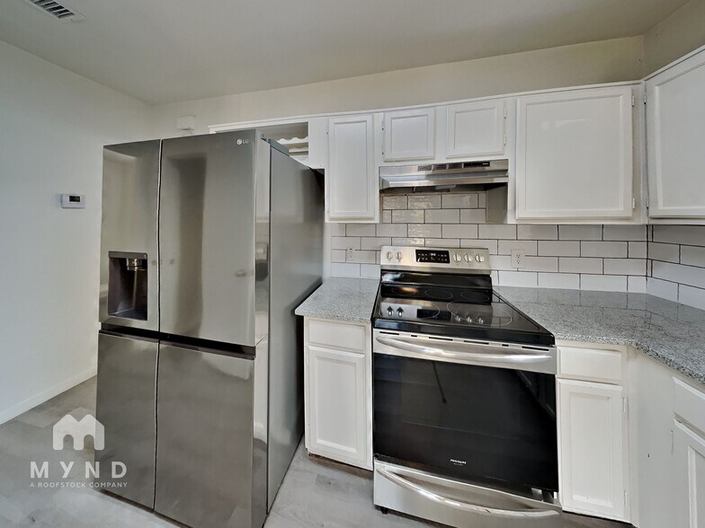 Building Photo - 1616 Beach Ln