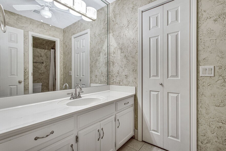 Building Photo - 816 Beazer Ln