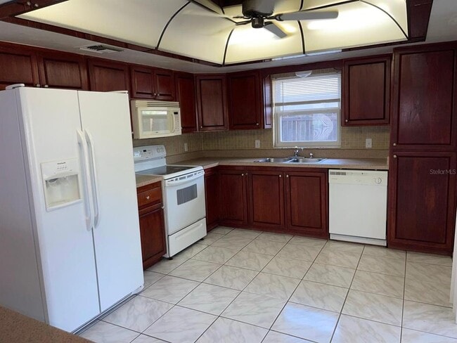 Building Photo - 1392 San Diego Ct