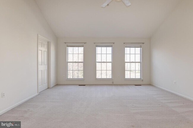 Building Photo - 1984 Crescent Park Dr