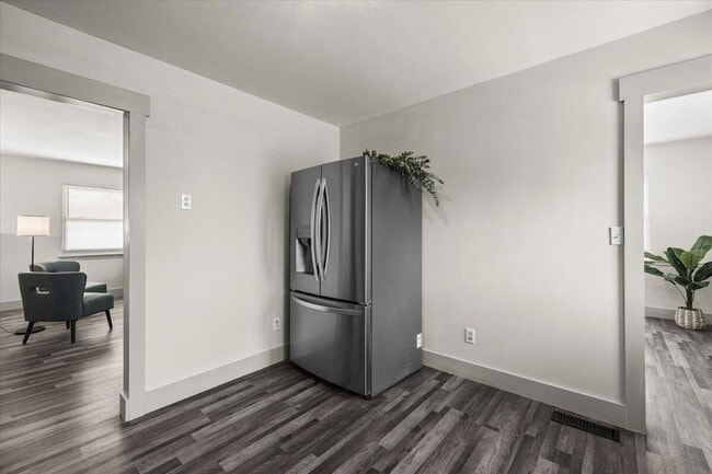 Building Photo - 9121 Potomac Dr