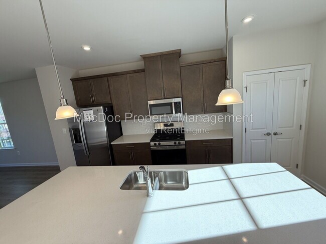 Building Photo - 1100 Rampart Dr