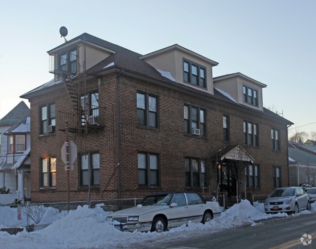 Primary Photo - 1133 Mile Square Rd