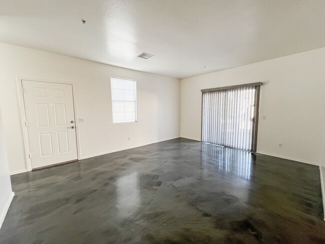 Building Photo - TOWNHOME - COTTONWOOD - HOA Cottonwood Square Commons