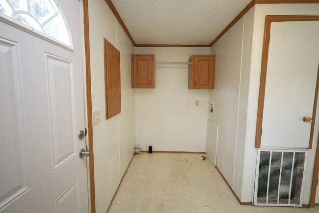 Building Photo - 4180 Beaver Run Rd