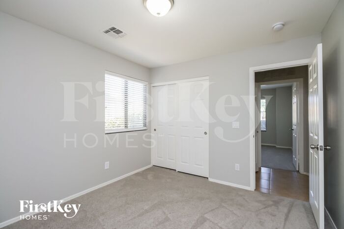 Building Photo - 3223 W Carlos Ln