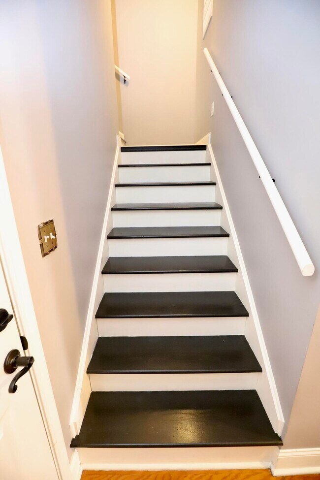 Building Photo - 1855 Beachforest Way