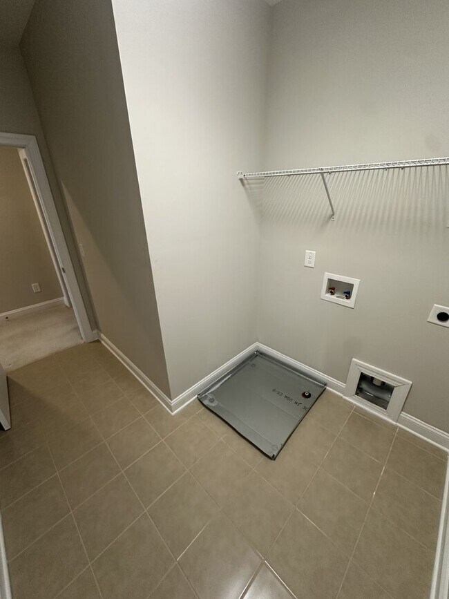Building Photo - 3 Bedroom 2.5 Bathroom Townhome!