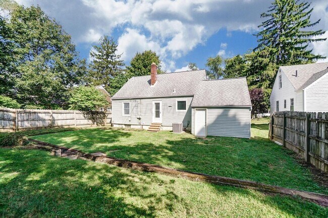 Building Photo - 117 Sharon Springs Dr