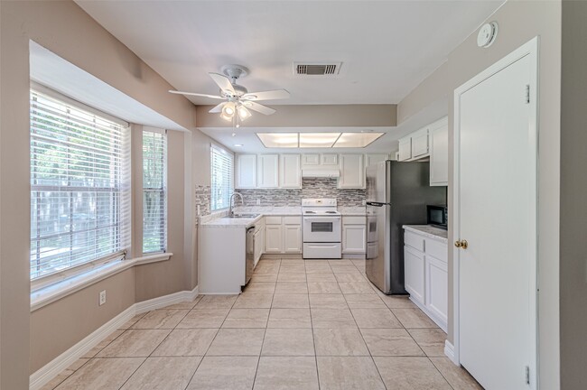 Building Photo - 18506 Creekfield Ct