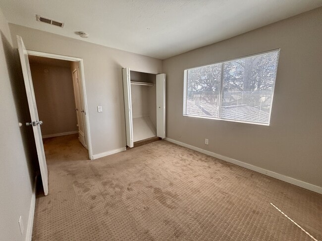 Building Photo - 1055 Mohr Ln