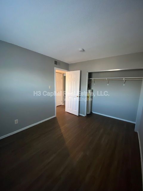 Building Photo - 400 George St