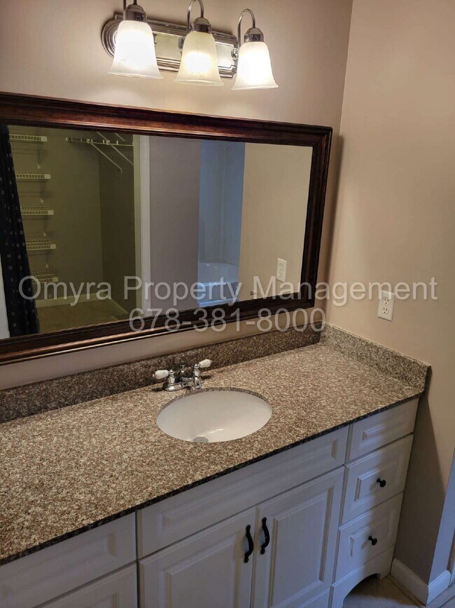 Building Photo - Beautiful Kennesaw Home in Great School District with Loft and Sunroom!