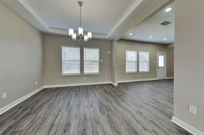 Building Photo - 25714 Oakridge Forest Ln