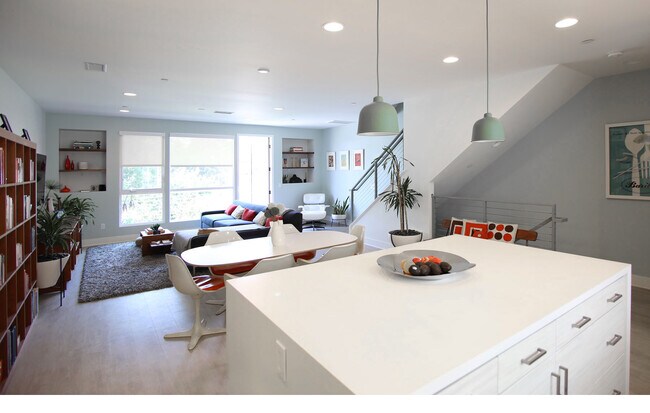 Building Photo - 6068 W Studio Ct