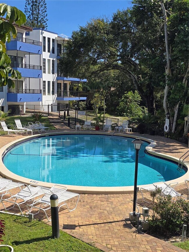 Building Photo - 6010 S Falls Cir Dr