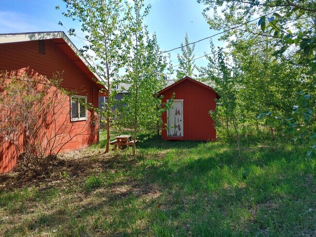 Building Photo - 566 N Bailey St