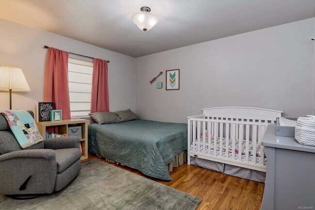 Building Photo - Gorgeous Home in Great Neighborhood! Licen...