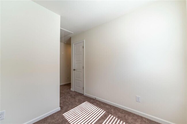 Building Photo - 31 Briarwood Dr E