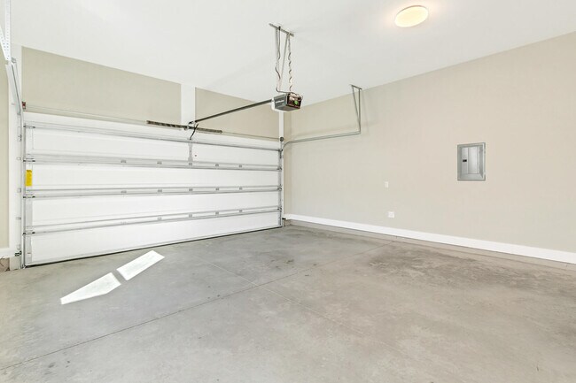 Building Photo - 20 Ravine Rd