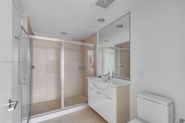 Building Photo - 495 Brickell Ave