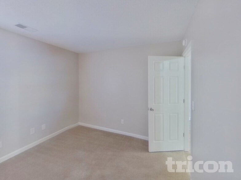 Building Photo - 562 Chisolm Way