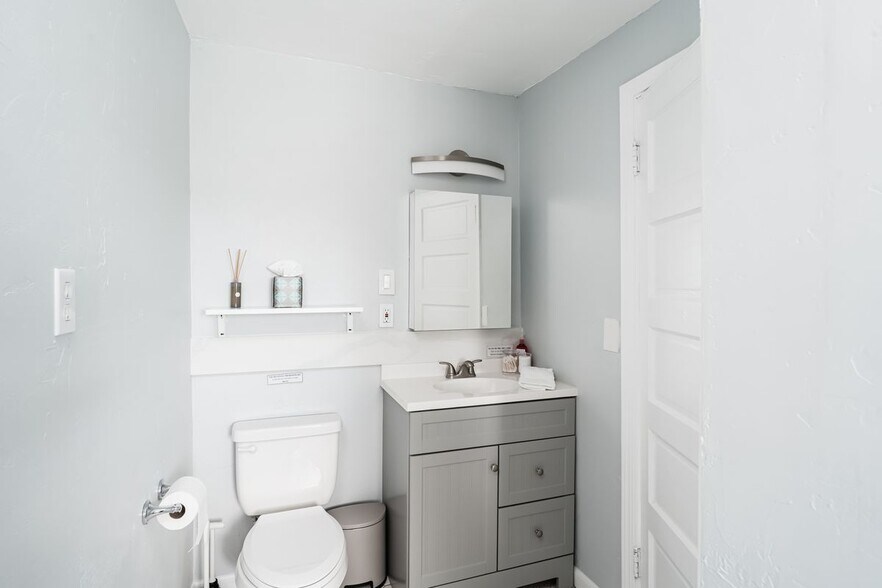 Building Photo - 2454 Union St