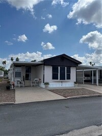 Building Photo - 15 La Quinta Dr