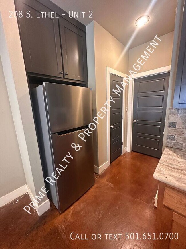 Building Photo - 208 S. Ethel-Unit 2