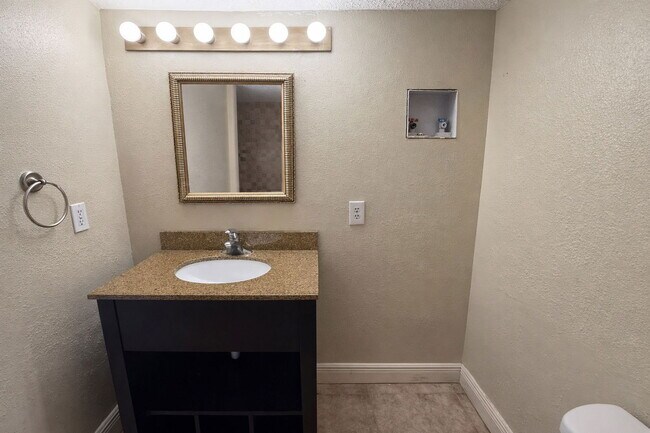 Building Photo - 125 Water Front Way