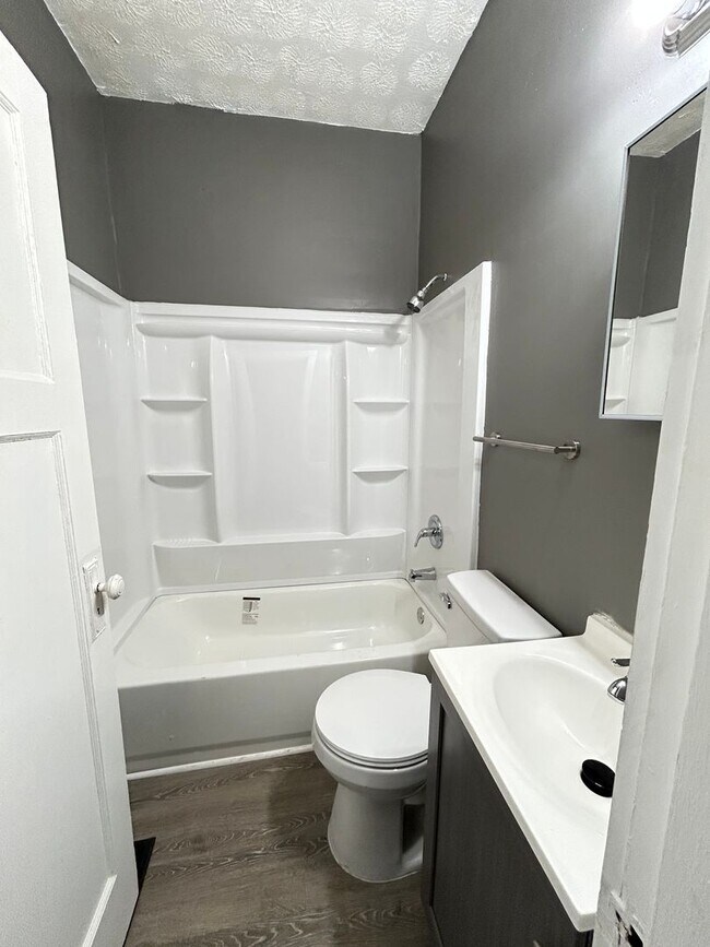 Building Photo - 314-316 Lorenz Ave