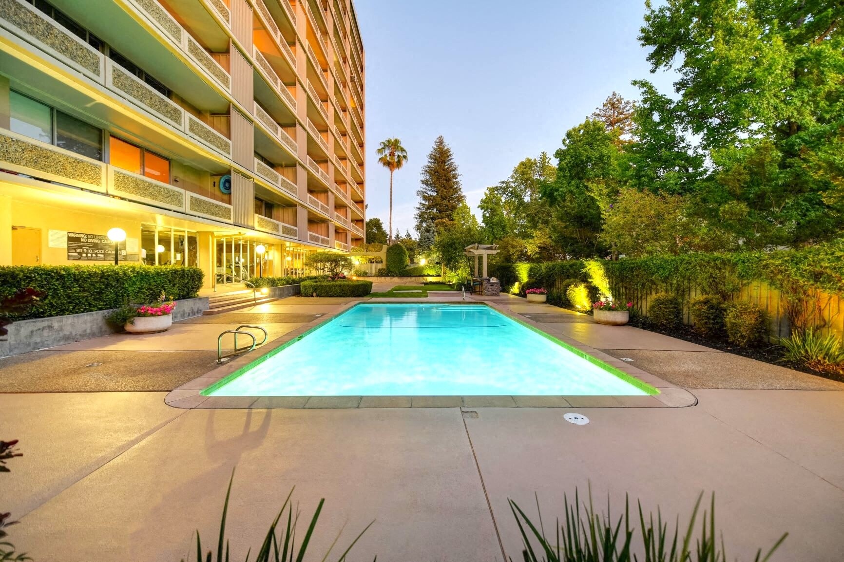 Building Photo - 633 Cowper St