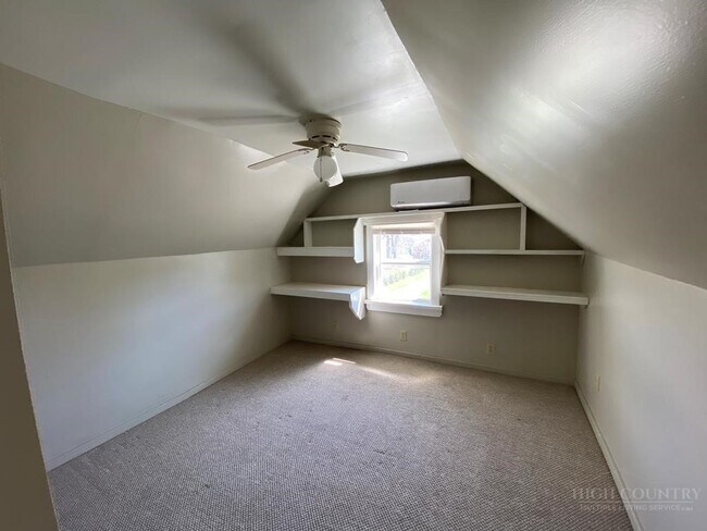 Building Photo - 2 W 4th St