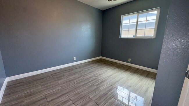 Building Photo - 2 Bedroom Attached Condo Ready for Move-in