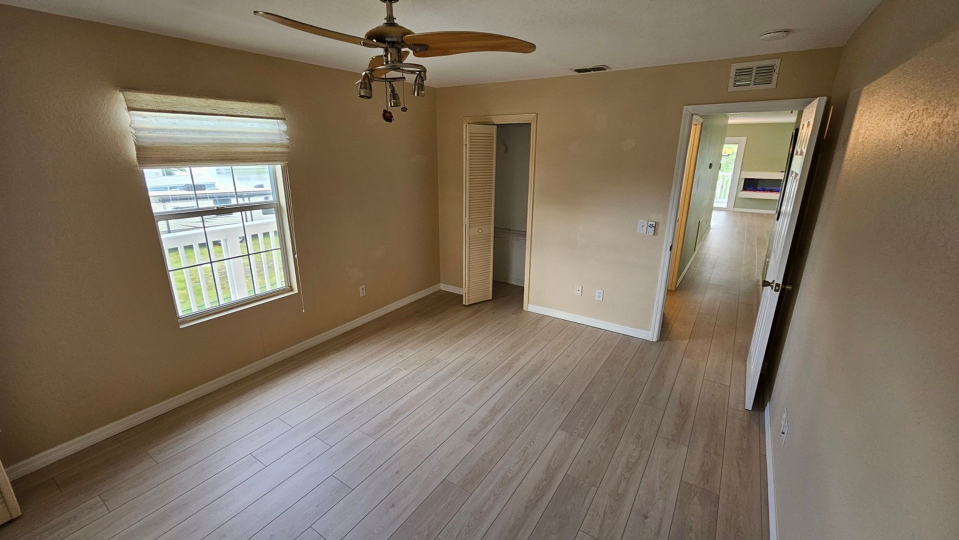 Building Photo - 3340 Oleander Dr